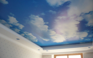Натяжные потолки голубое небо с облаками во Владимире